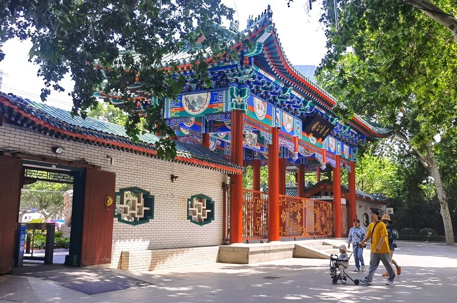 《不老松：纪实摄影》【大好河山系列报導】邯郸游摄：邯郸丛台公园大门里外！ (2)