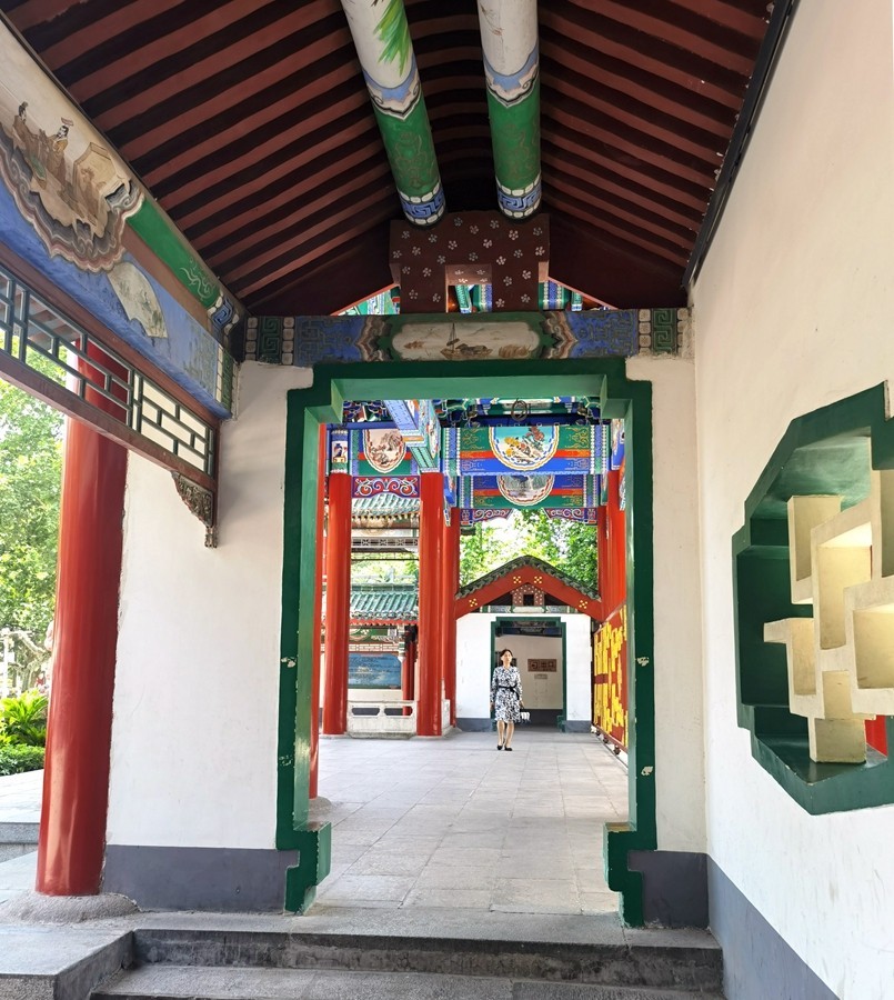 《不老松：纪实摄影》【大好河山系列报導】邯郸游摄：邯郸丛台公园大门里外！ (2)