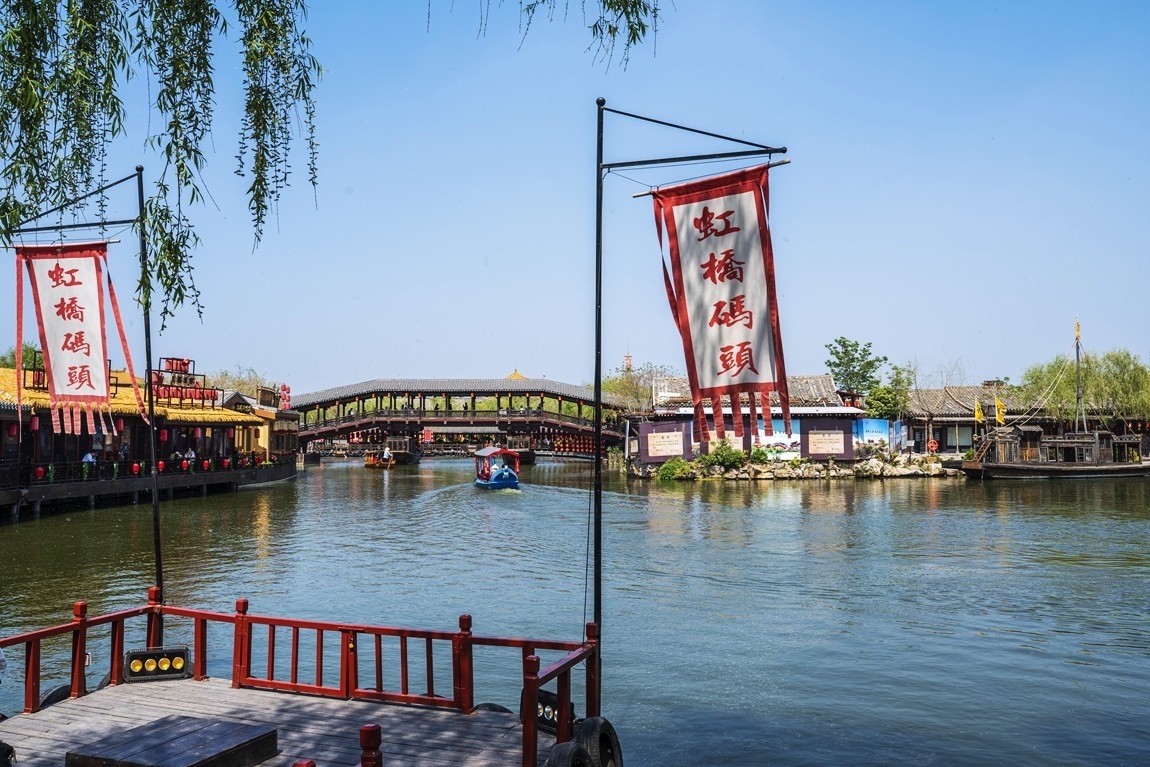 河南开封--开封府清明上河园【10】告假帖，因事外出不能欣赏学习老朋友的佳作请见谅！