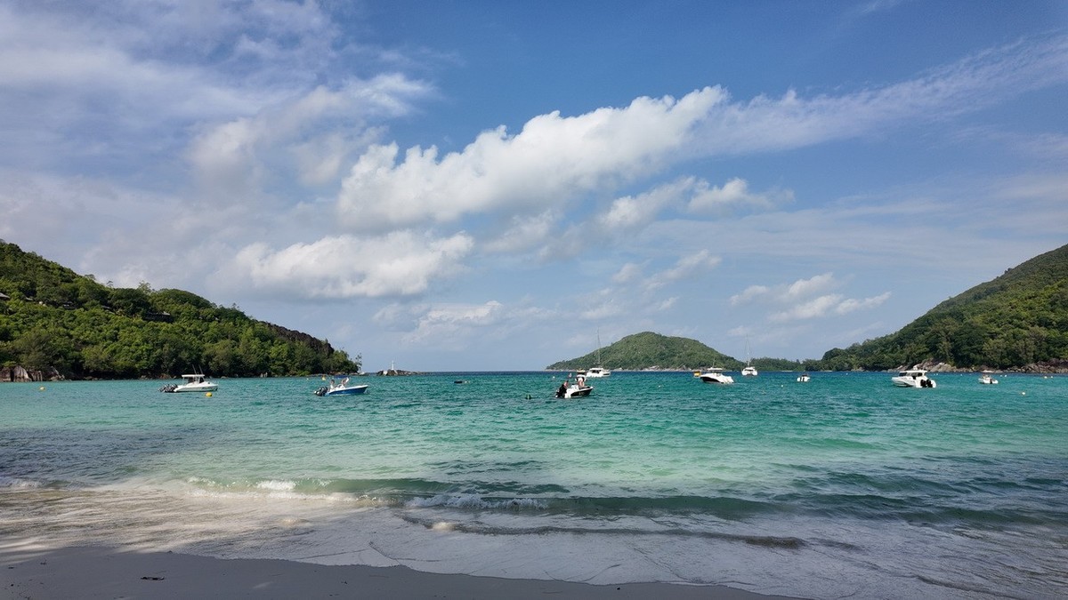 2025-02-02 马埃岛康斯丹艾菲亚度假酒店