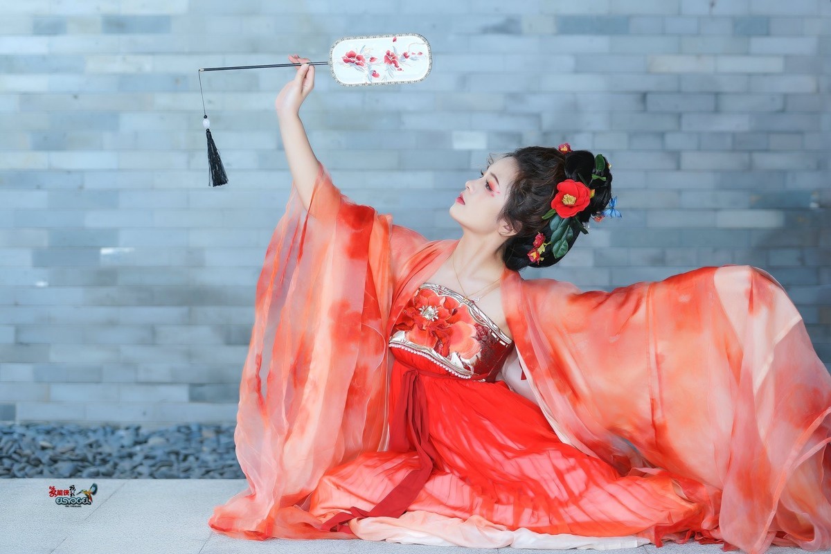 【惊鸿倩影】---芳芳