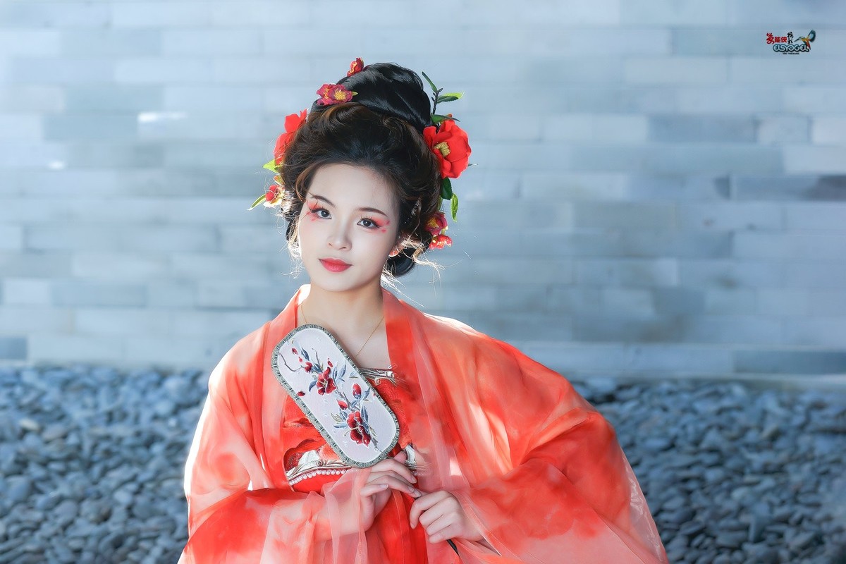 【惊鸿倩影】---芳芳