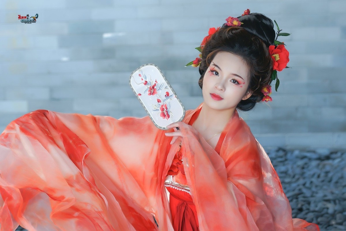 【惊鸿倩影】---芳芳