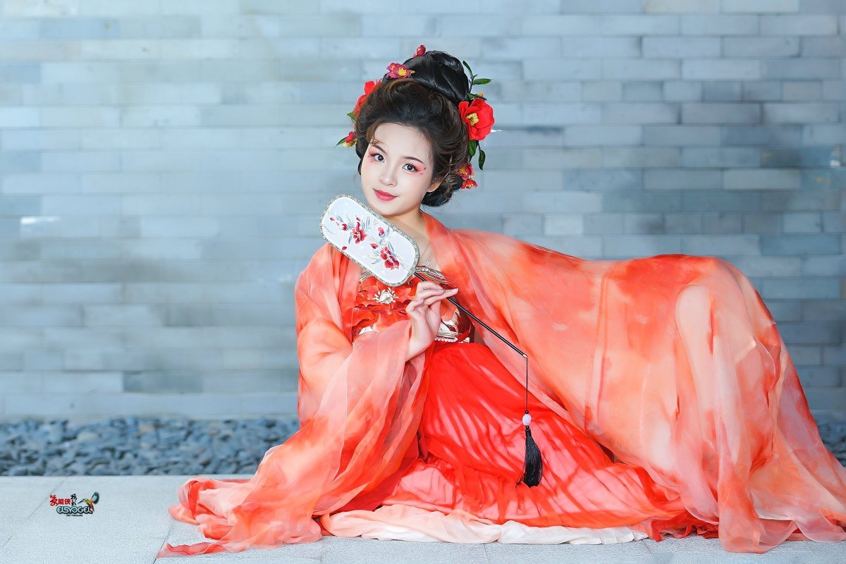 【惊鸿倩影】---芳芳