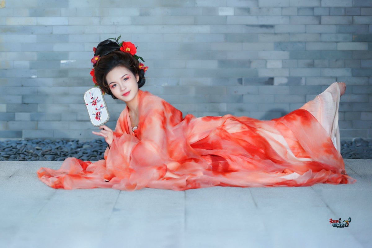 【惊鸿倩影】---芳芳