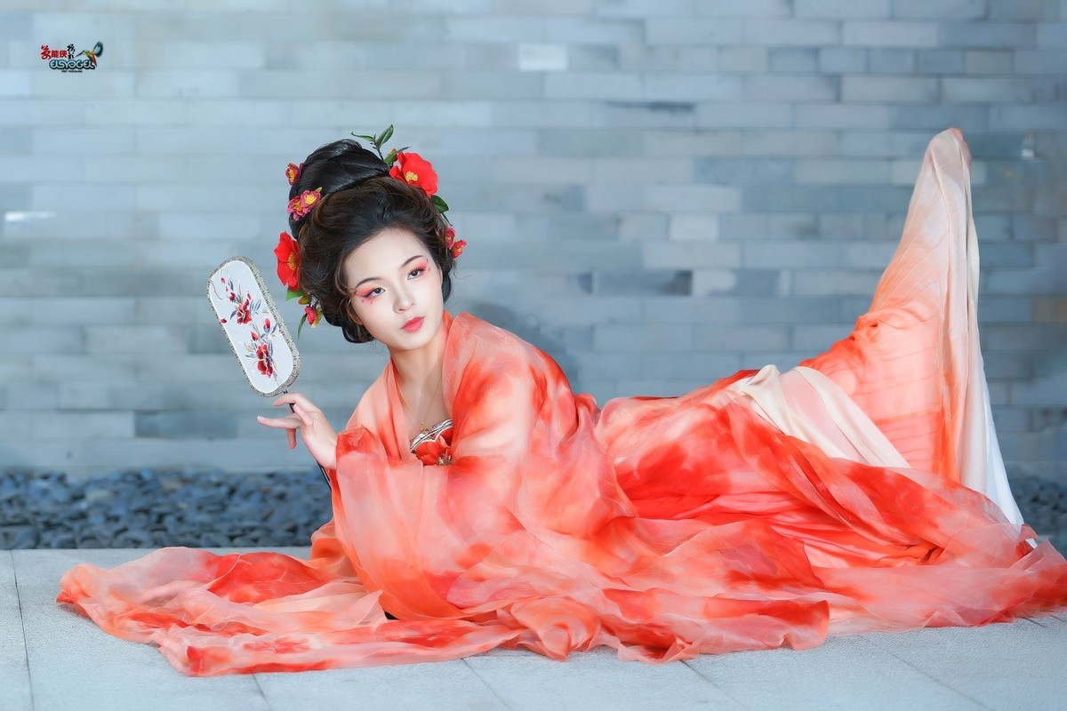 【惊鸿倩影】---芳芳