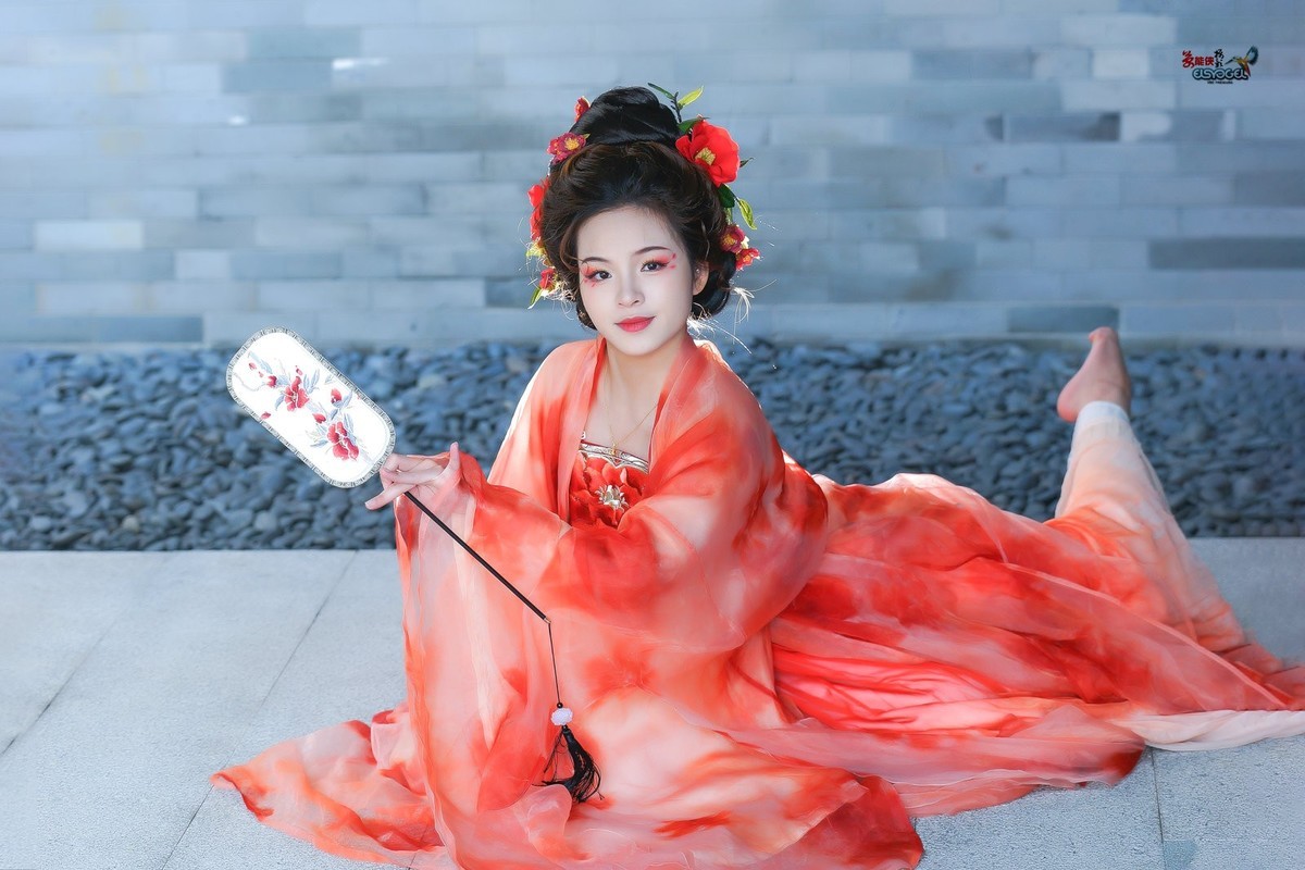 【惊鸿倩影】---芳芳