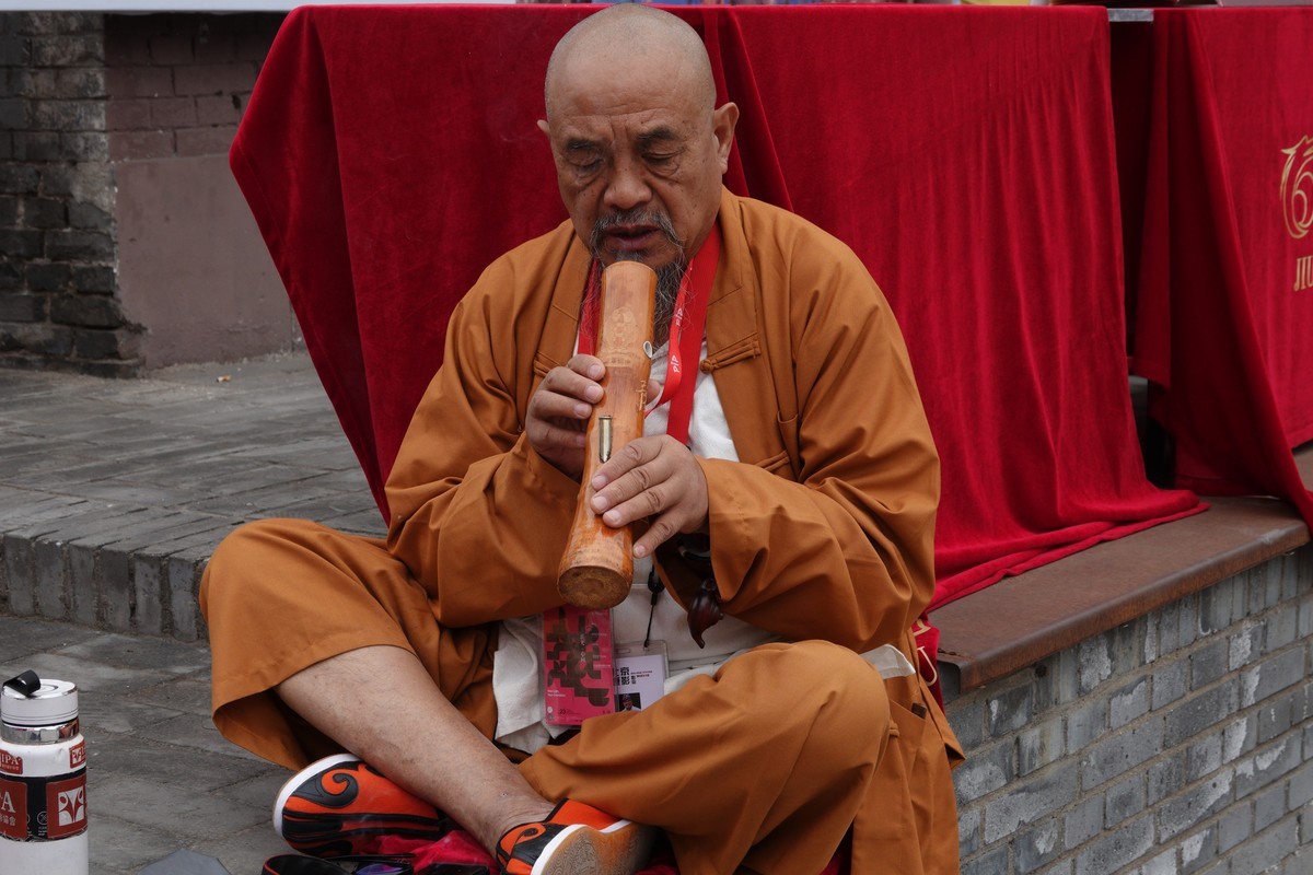 没装烟叶的烟袋锅