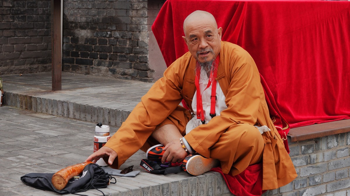 没装烟叶的烟袋锅