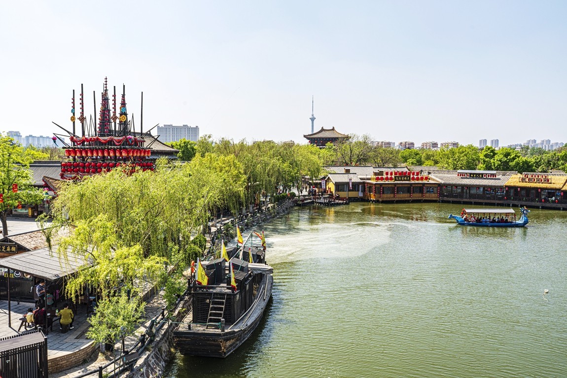 河南开封--开封府清明上河园【10】告假帖，因事外出不能欣赏学习老朋友的佳作请见谅！