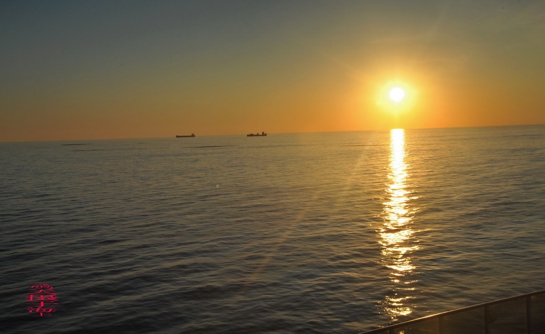 海上看日出 邮轮舷歌    周鸣天