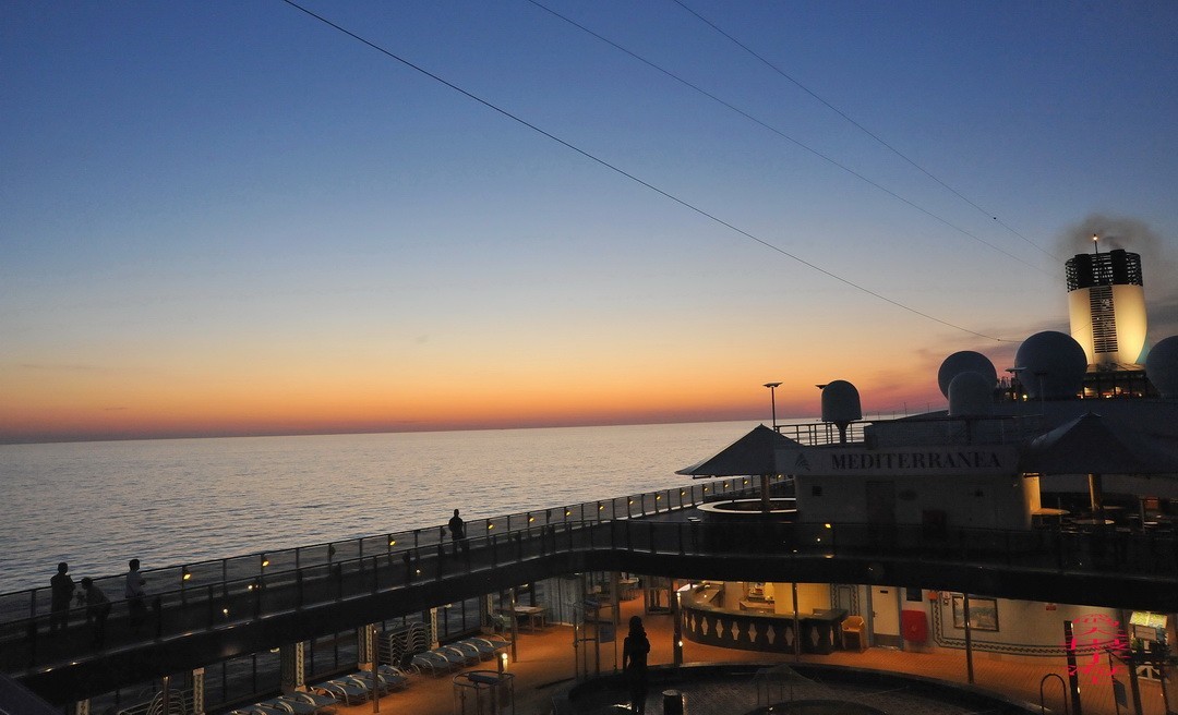 海上看日出 邮轮舷歌    周鸣天