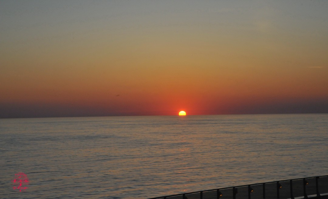海上看日出 邮轮舷歌    周鸣天