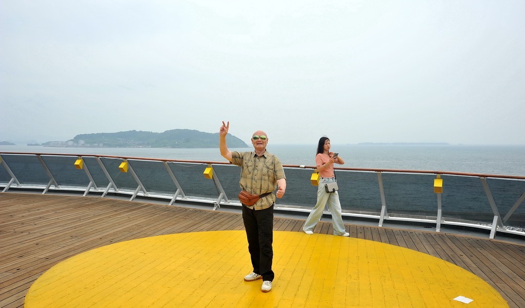 海上看日出 邮轮舷歌    周鸣天