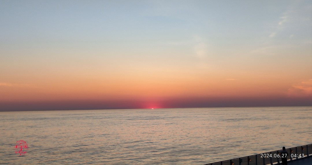 海上看日出 邮轮舷歌    周鸣天