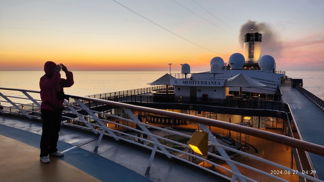 海上看日出 邮轮舷歌    周鸣天