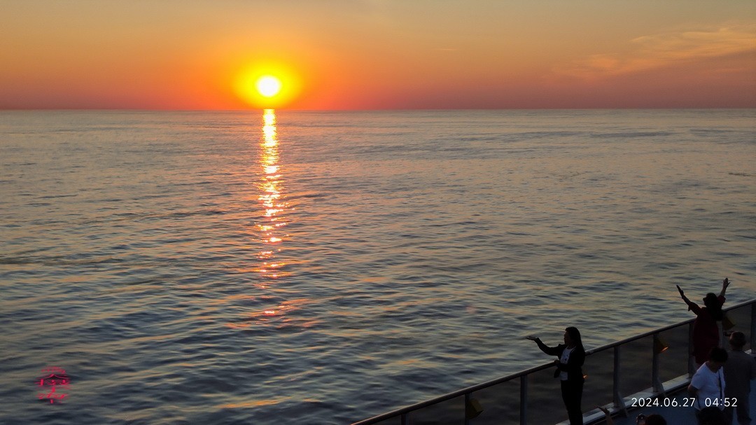 海上看日出 邮轮舷歌    周鸣天