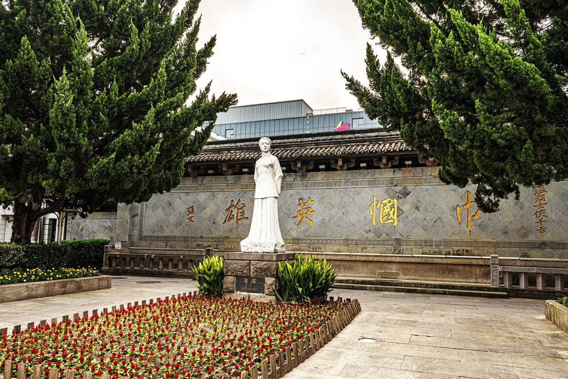 江南行【22】绍兴古城随拍仓桥直街，告假帖，因事外出不能欣赏学习老朋友的佳作请见