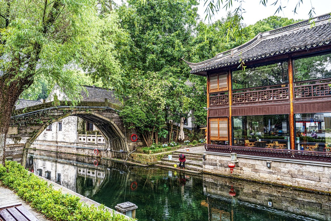 江南行【22】绍兴古城随拍仓桥直街，告假帖，因事外出不能欣赏学习老朋友的佳作请见