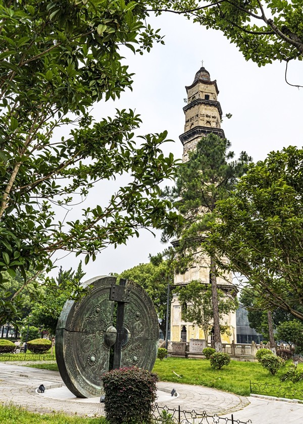 江南行【22】绍兴古城随拍仓桥直街，告假帖，因事外出不能欣赏学习老朋友的佳作请见