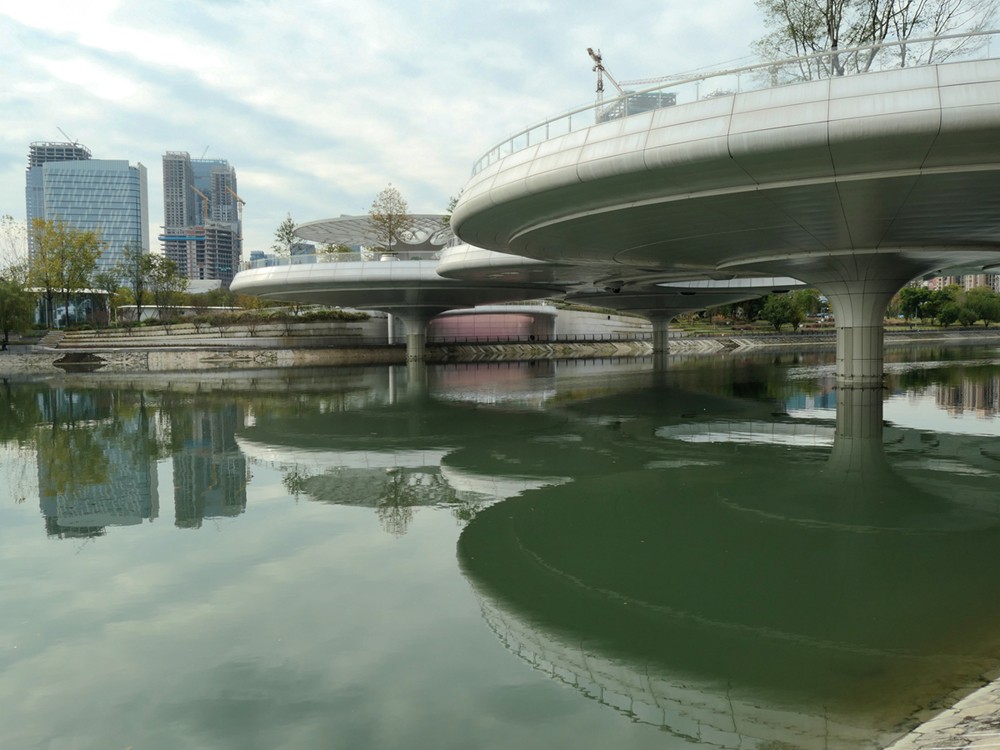 成都锦江上的一座网红挢一《交子人行桥》