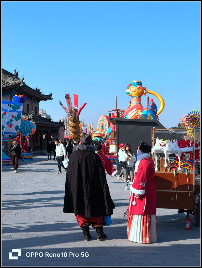 准备中的新年城墙灯会