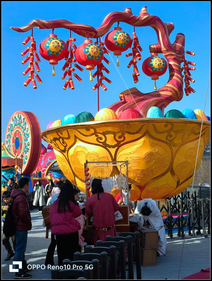 准备中的新年城墙灯会