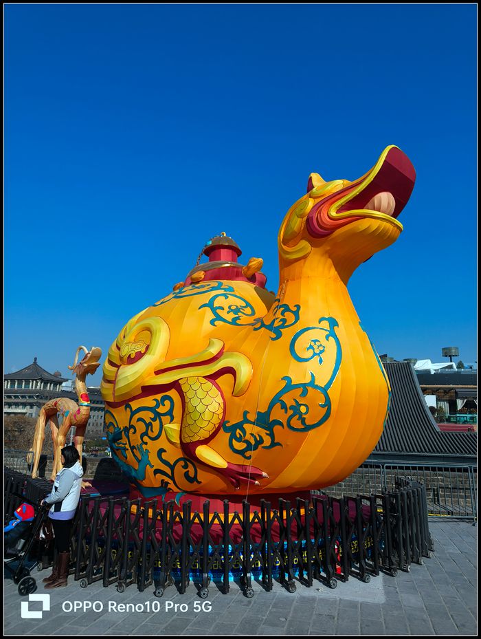 准备中的新年城墙灯会