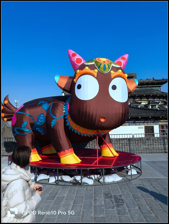 准备中的新年城墙灯会