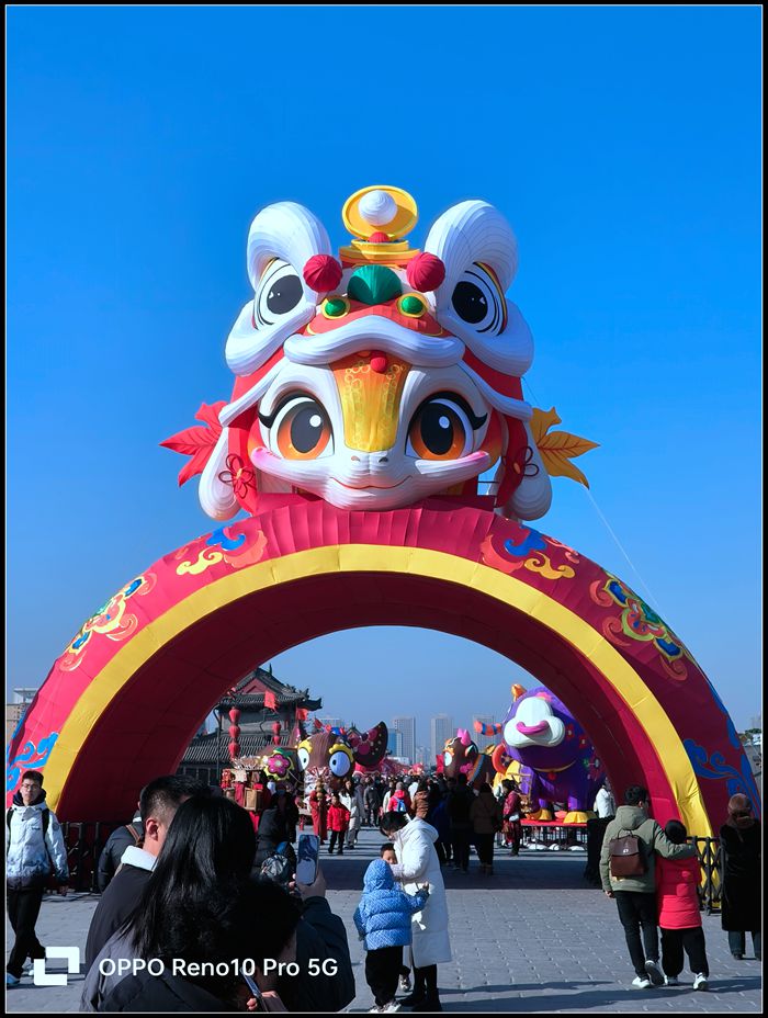 准备中的新年城墙灯会