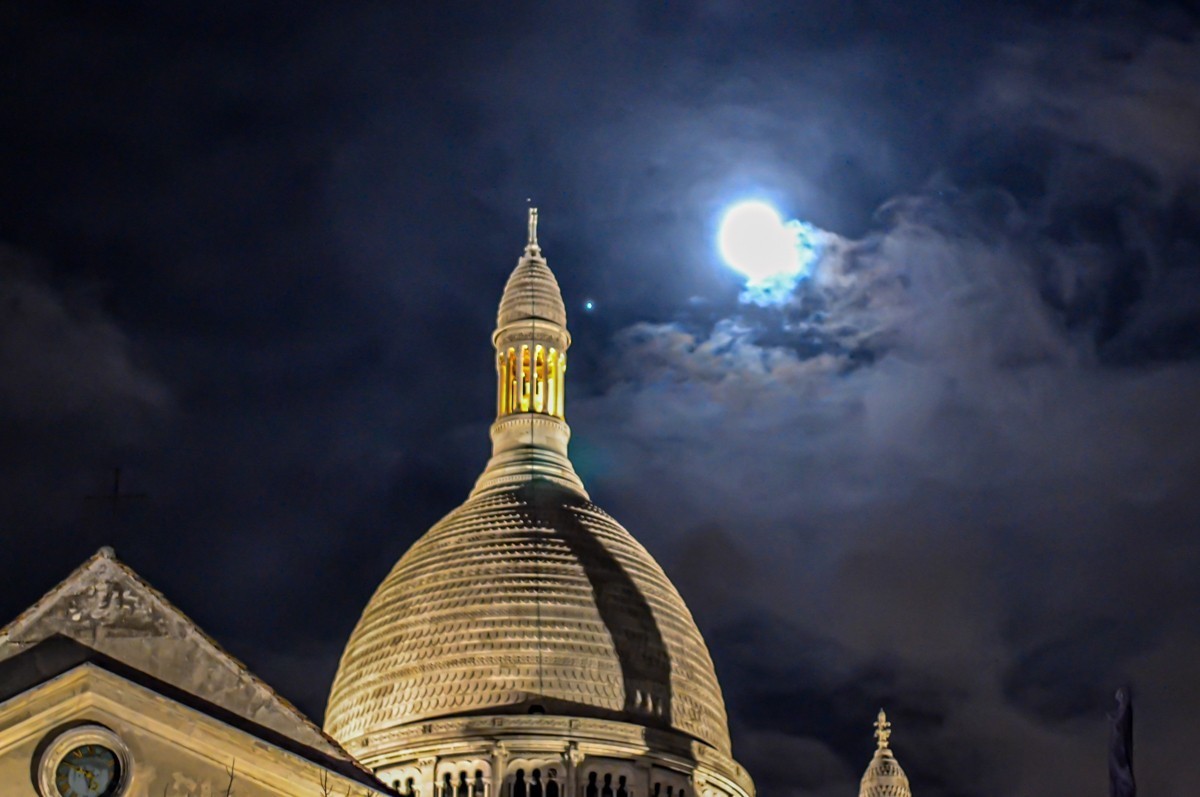 夜摄“Monmartre圣心教堂”（巴黎）