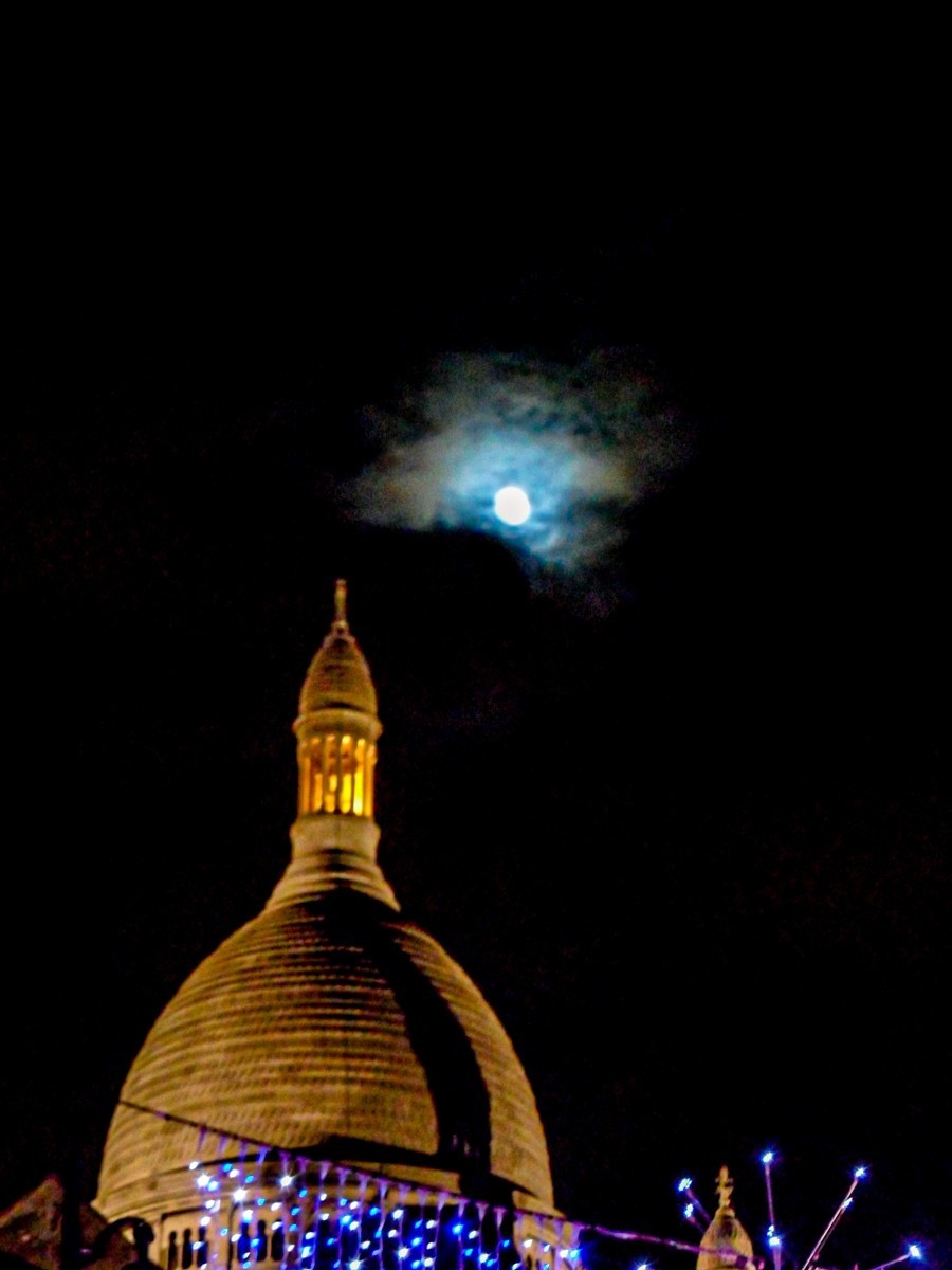 夜摄“Monmartre圣心教堂”（巴黎）