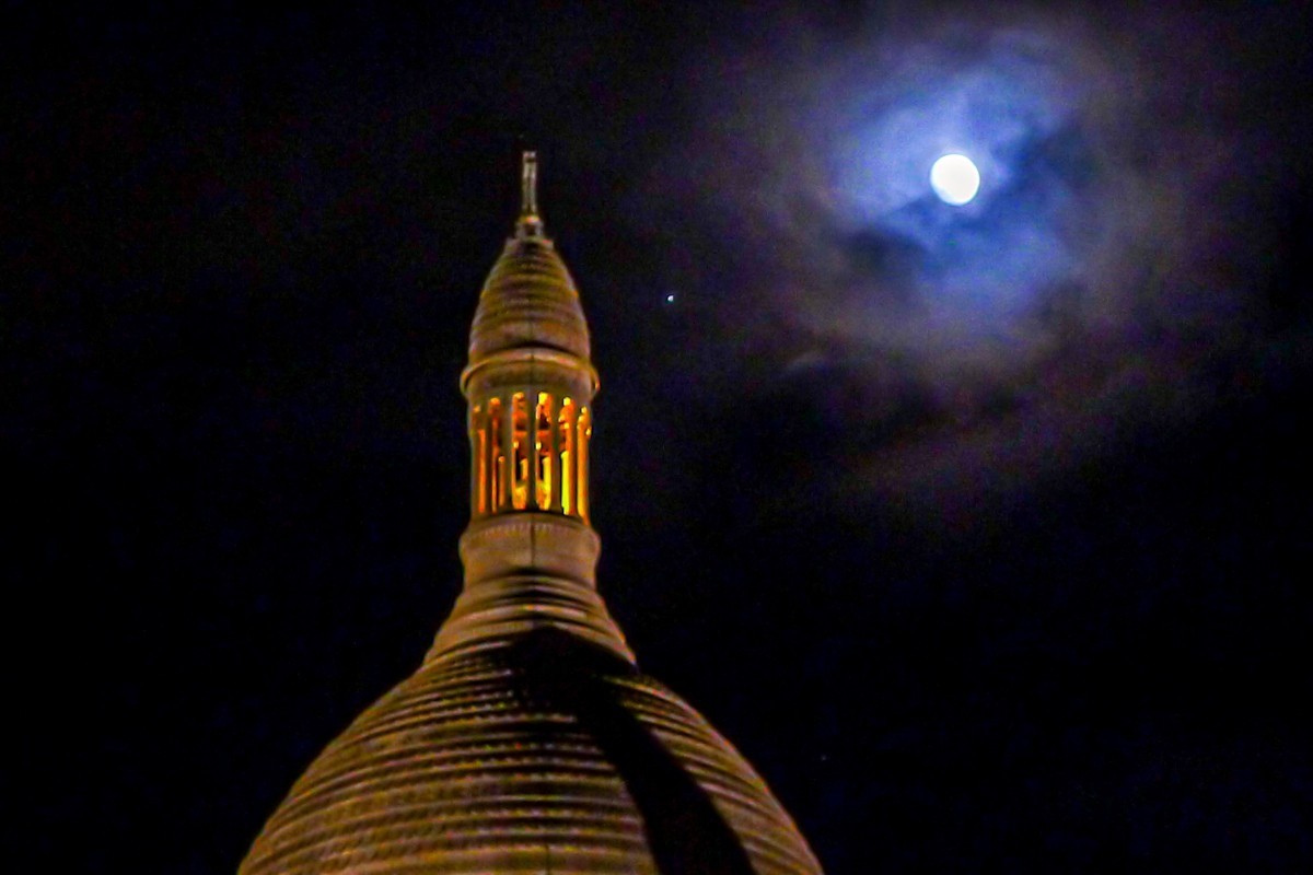 夜摄“Monmartre圣心教堂”（巴黎）