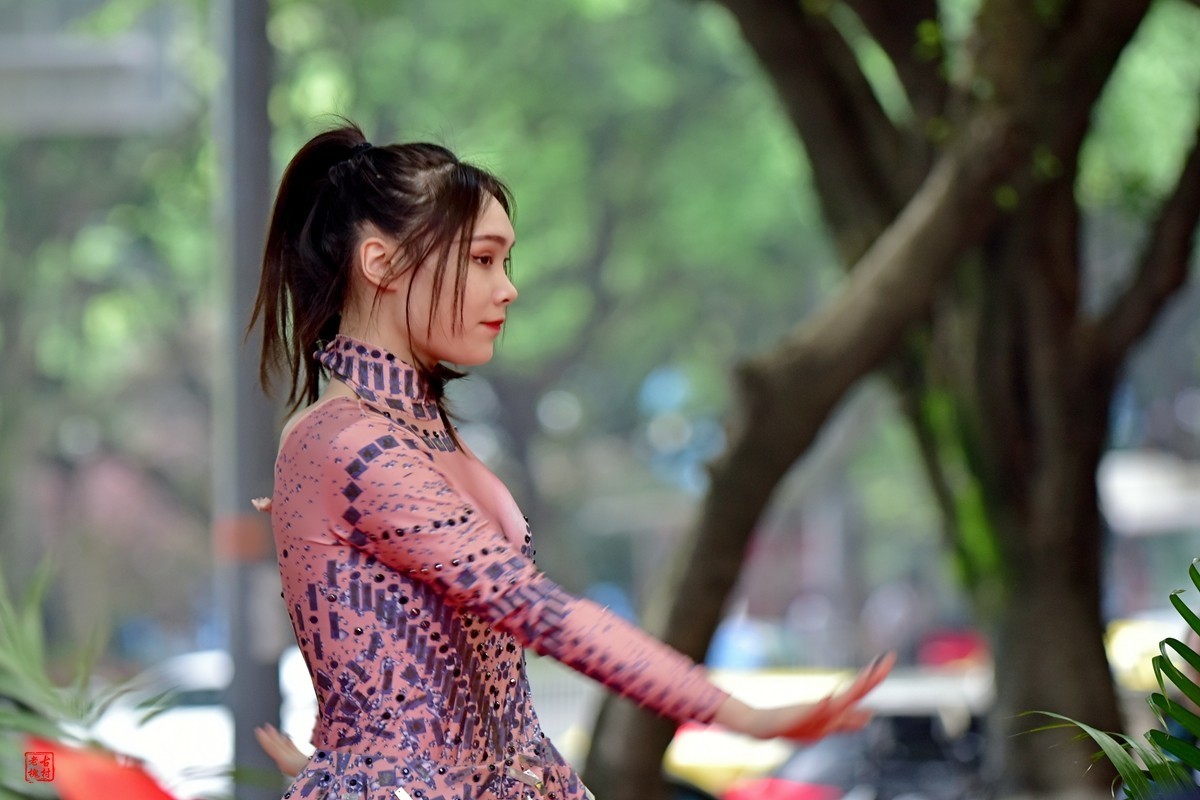 楼下超市开业，请草台班助阵(6)