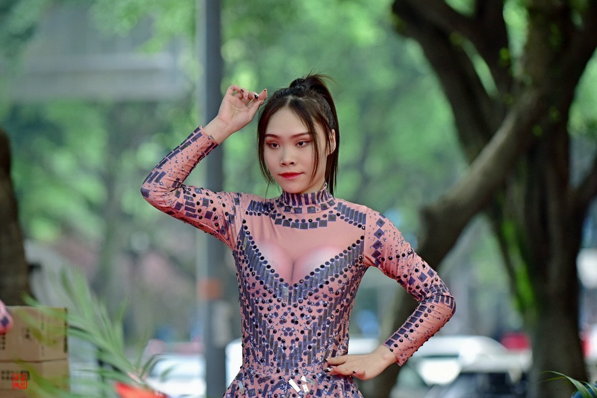 楼下超市开业，请草台班助阵(6)