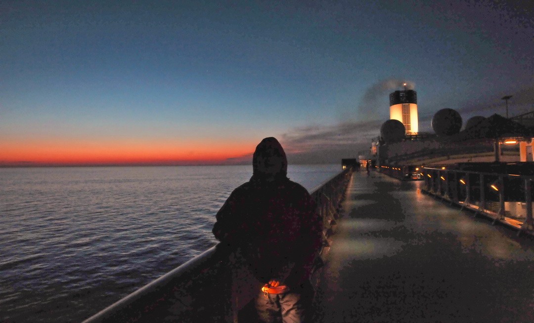 海上看日出 邮轮舷歌    周鸣天