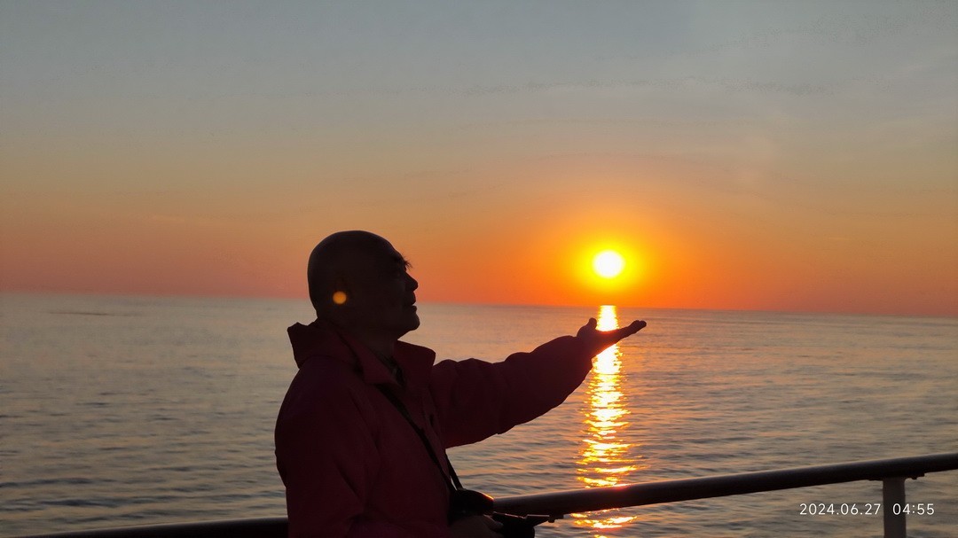 海上看日出 邮轮舷歌    周鸣天