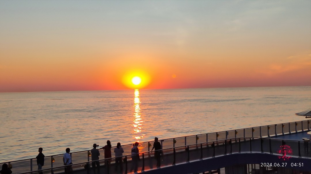 海上看日出 邮轮舷歌    周鸣天