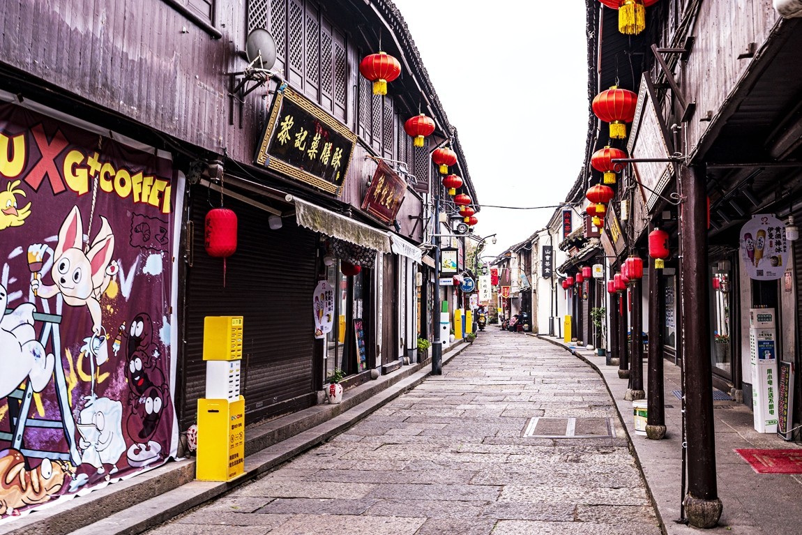 江南行【22】绍兴古城随拍仓桥直街，告假帖，因事外出不能欣赏学习老朋友的佳作请见