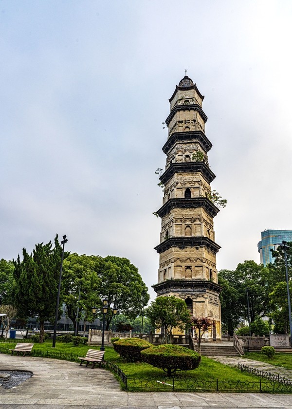 江南行【22】绍兴古城随拍仓桥直街，告假帖，因事外出不能欣赏学习老朋友的佳作请见