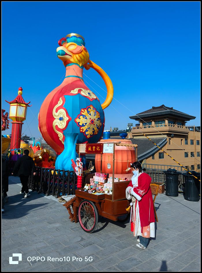 准备中的新年城墙灯会