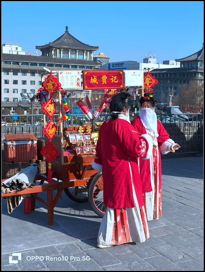 准备中的新年城墙灯会