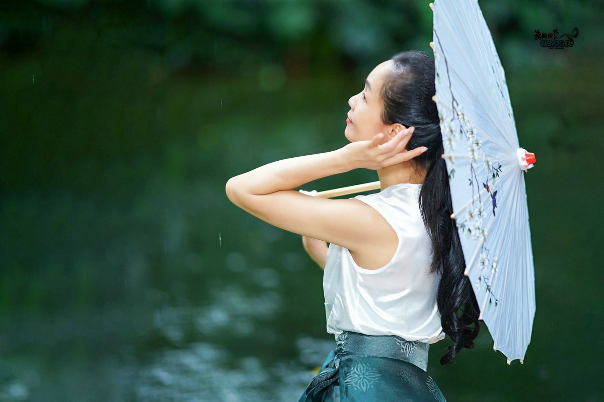 【天青色等烟雨】---小杨