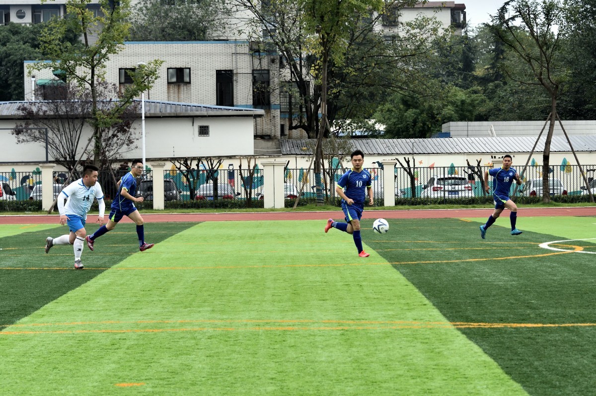 绿茵场上——成飞职工足球赛【5】