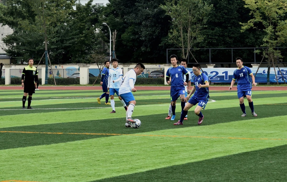 绿茵场上——成飞职工足球赛【5】