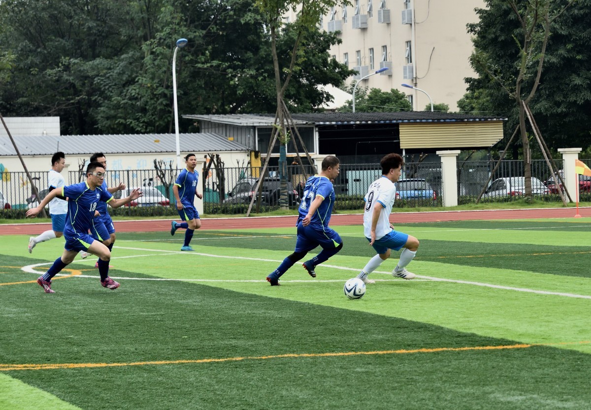 绿茵场上——成飞职工足球赛【5】