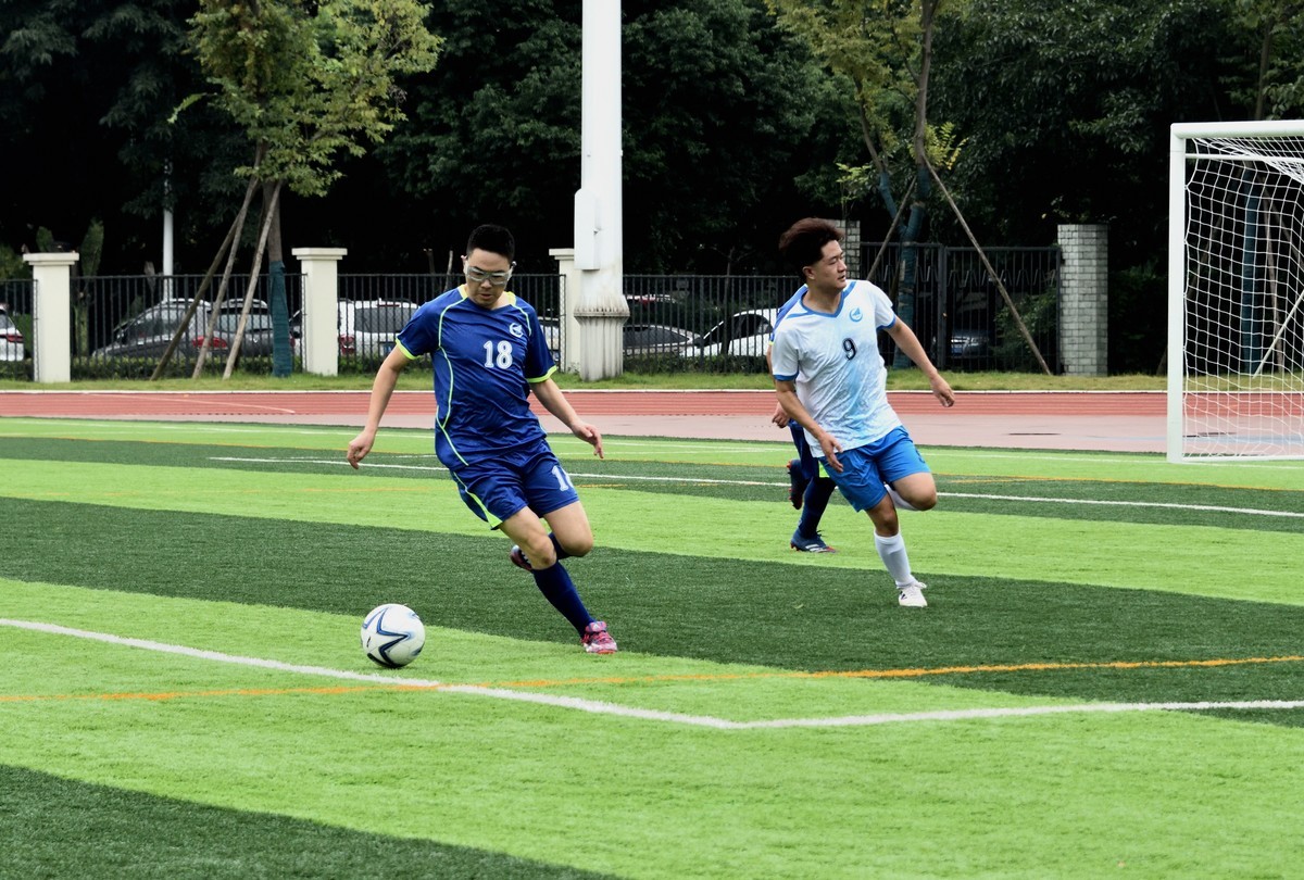 绿茵场上——成飞职工足球赛【5】