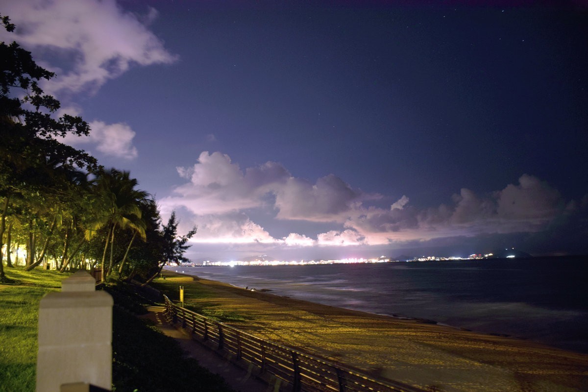 2024夏 海南环岛行（108）三亚湾的夜景
