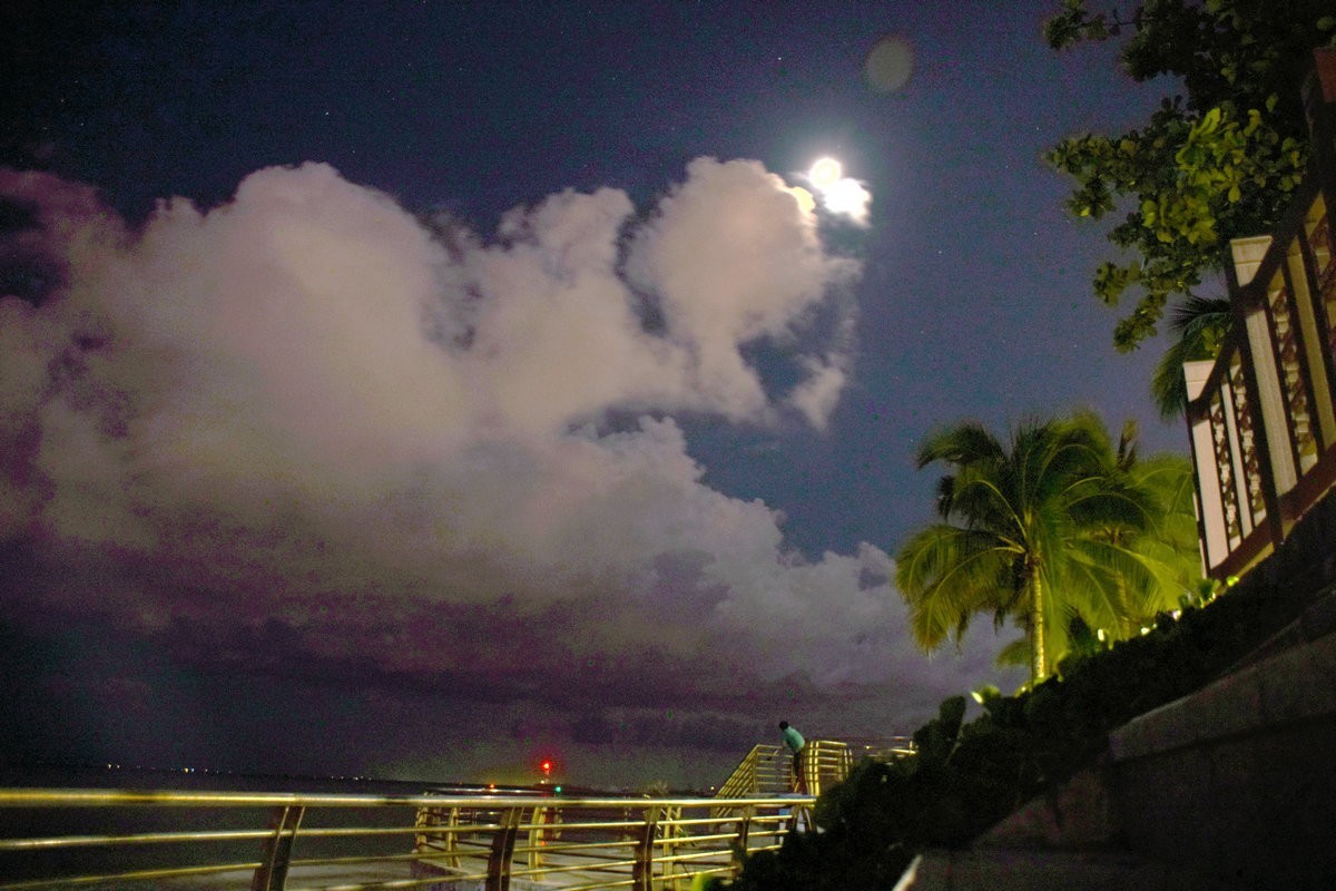 2024夏 海南环岛行（108）三亚湾的夜景