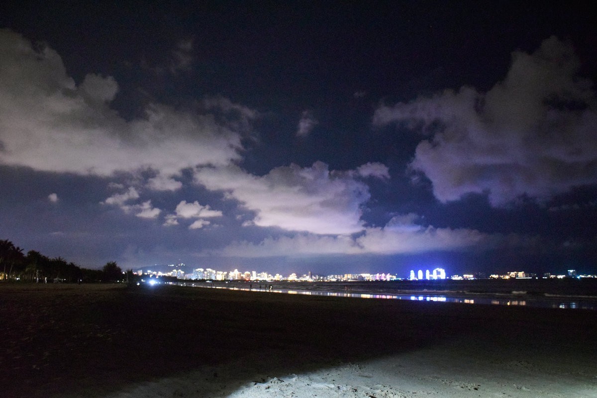 2024夏 海南环岛行（108）三亚湾的夜景